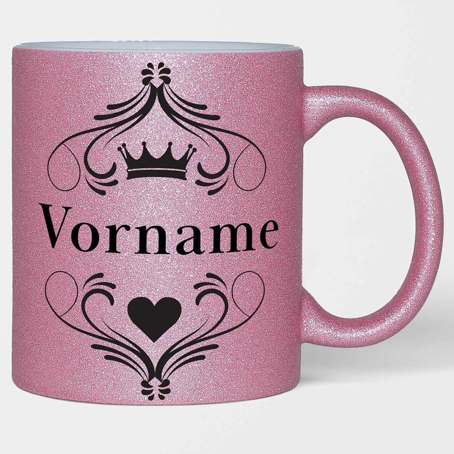 Rosafarbene Glitzertasse mit Herz-Motiv, funkelnder Oberfläche und eleganten barocken Details.