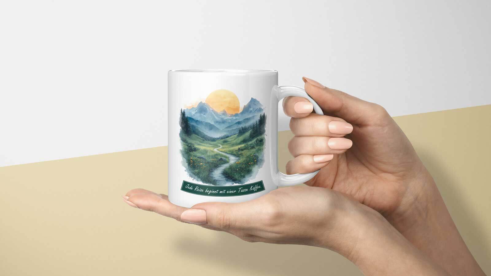 Inspirierende Tasse für Abenteurer mit wunderschönem Naturdesign und motivierendem Spruch, ideal für Reisefans.