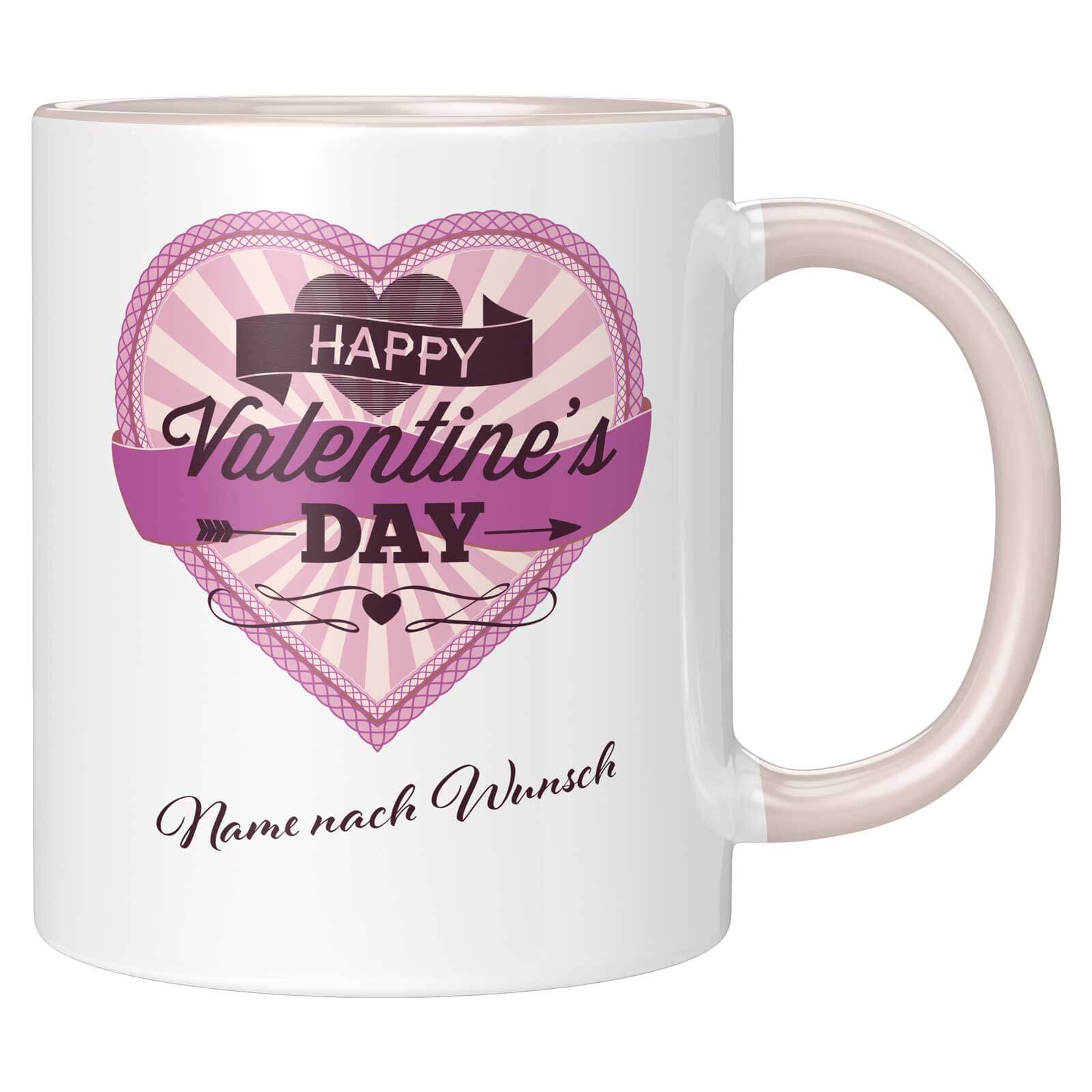 Weiße Tasse mit Herz-Design in Rosa und Lila, Schriftzug „Happy Valentine’s Day“ und personalisierbarem Wunschname.