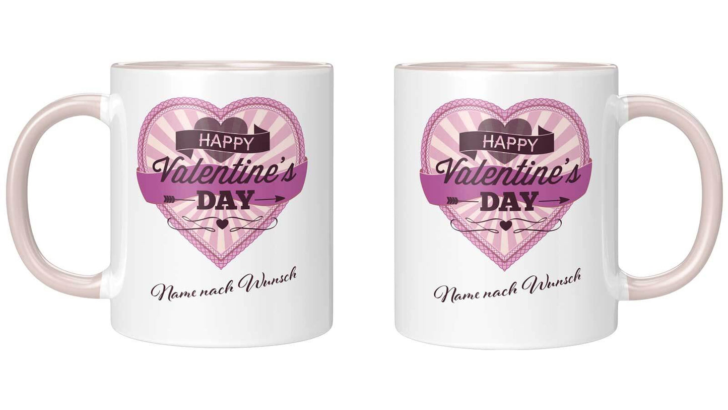 Romantische Tasse für den Valentinstag mit dekorativem Herzmotiv, Ornamenten und Platz für einen individuellen Namen.